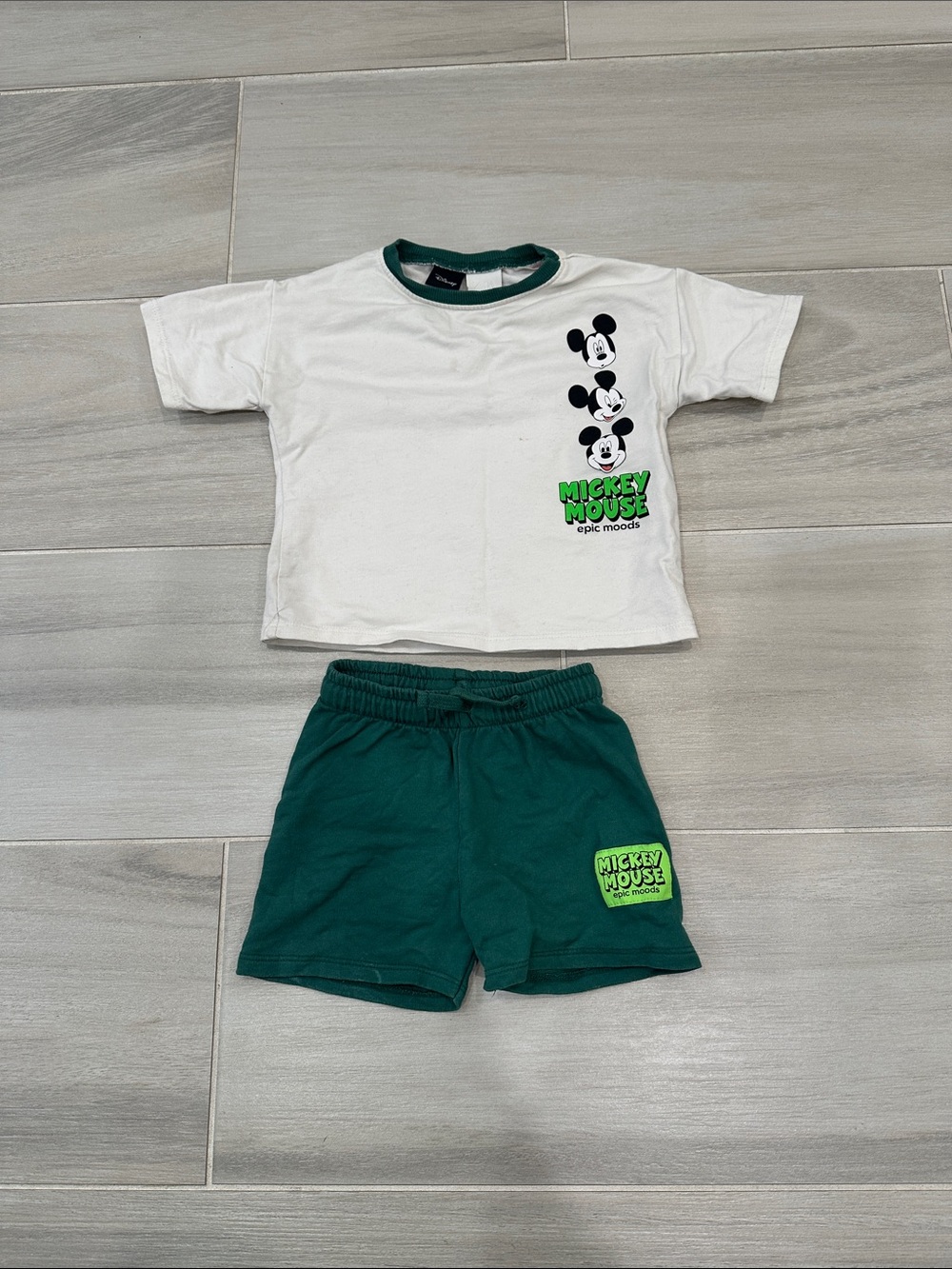 Zara 2T Disney White & Green Mickey Mouse Kids Tee and Shorts Set